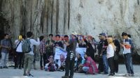 Jurnalis Ramah Pariwisata saat melakukan liputan di objek wisata climbing Sawapudo, yang terletak di Desa Sawapudo, Kecamatan Soropia, Kabupaten Konawe