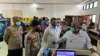 Gubernur Ali Mazi didampingi Kapolda Sultra usai menggelar rapat Pembentukan Panitia HUT Sultra