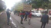 Kendaraan PT. Jhonlin yang bebas keluar masuk Bombana