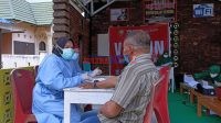 Salah Satu Lansia yang Mengikuti Vaksin di Bombana