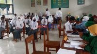 Pelaksanaan Vaksinasi di Salah satu Sekolah di Bombana