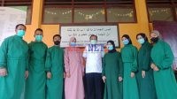 Kepala Puskesmas Kabaena. Husmin, SKM [tengah berbaju putih]