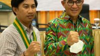 Ketua PW SEMMI Sultra, Asbar Pranandi (Kiri) bersama Ketua DPP SI, Hamdan Zoelva (Kanan)