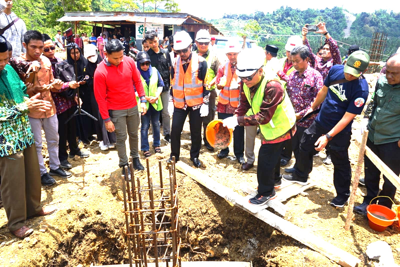 Peletakan batu pertama gedung kampus Institut Teknologi dan Sains Muhammadiyah di Kolut