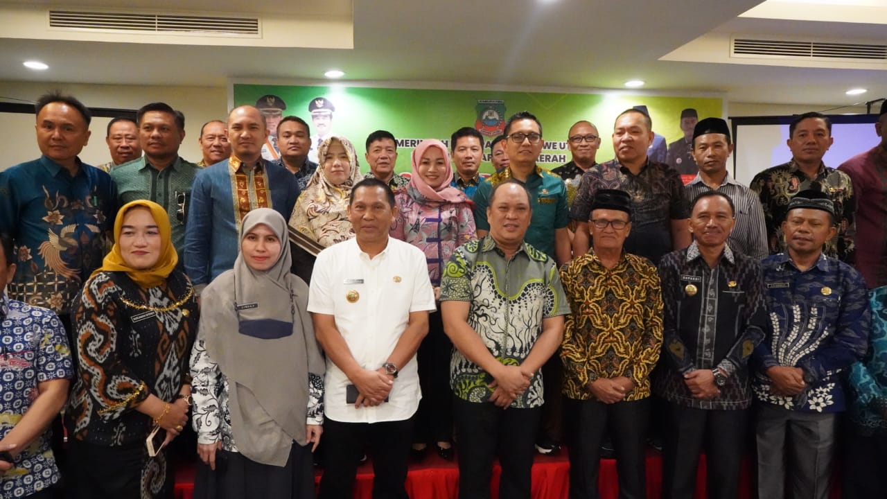 Bupati Konawe Utara Dr. Ir. H. Ruksamin, ST., M.Si., IPU., ASEAN. Eng saat memimnpin langsung Kegiatan Penyusunan Naskah Akademik Raperda Pajak dan Retribusi Daerah