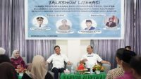 Dr. Ir. H. Ruksamin, ST., M.Si., IPU., ASEAN.Eng (Kanan) saat menjadi pembicara Talk Show Literasi