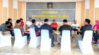 Bupati Konawe Selatan, H Surunuddin Dangga (Tengah berbaju merah)