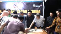Bupati Kolaka, H. Ahmad Safei, SH.,MH (Tengah) saat meresmikan penggunaan PJU