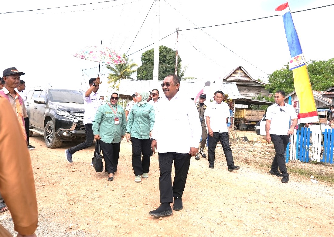 Pj. Bupati Bombana Burhanuddin saat kunjungan kerja di Kecamatan Matausu