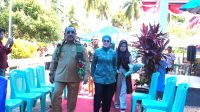 Pj. Bupati Bombana Ir. H. Burhanuddin, M.Si, didampingi Pj. Ketua TP PKK Hj. Fatmawati Kasim Marewa, S.Sos