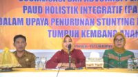 Bunda Paud Buton, Andi Asniwati Mustari (Tengah)