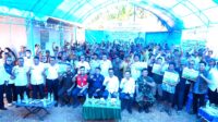 Foto Bersama usai Penyerahan Bantuan