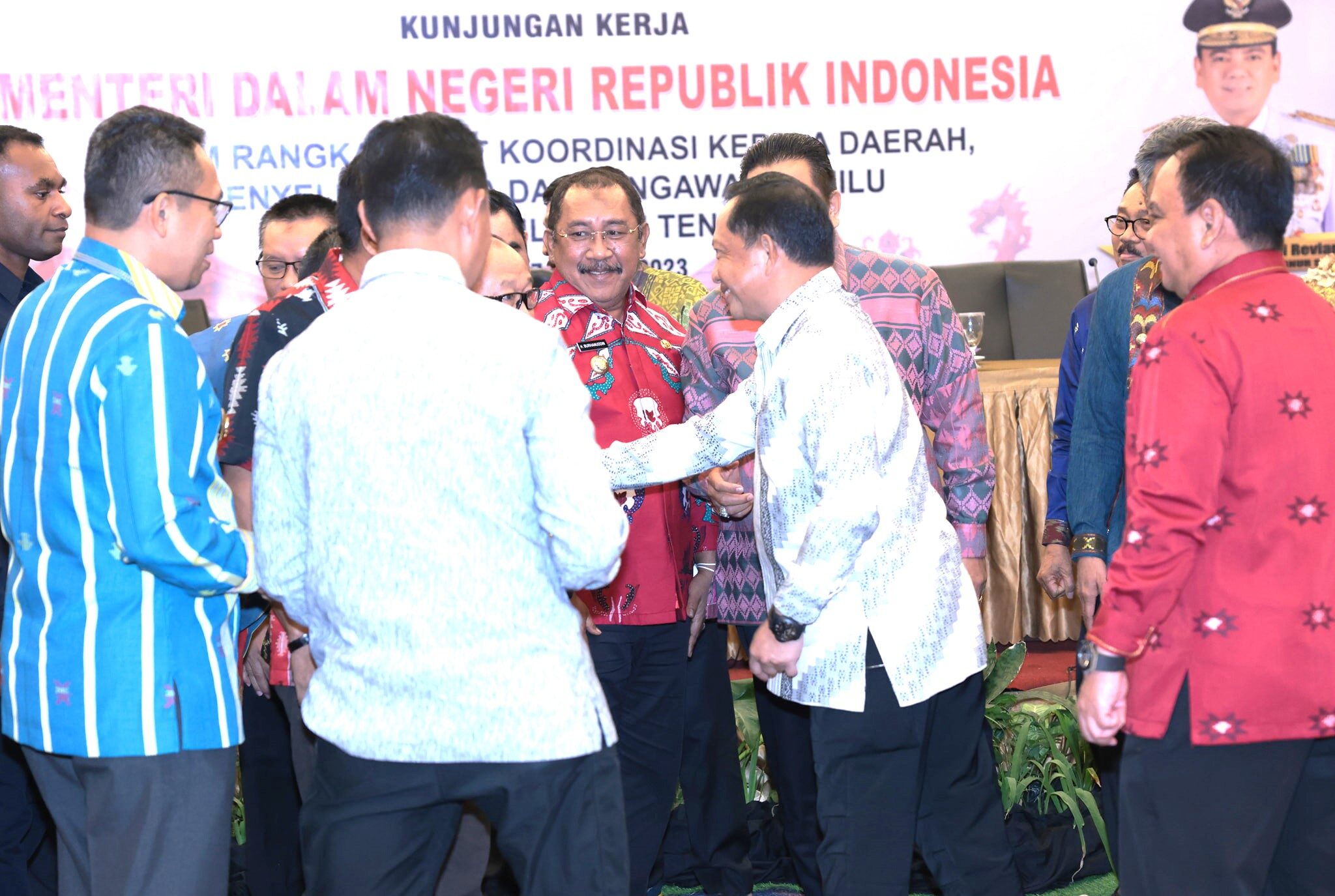 Pj. Bupati Bombana Burhanuddin saat menghadiri Rakor Pemilu (Foto : Kominfo)