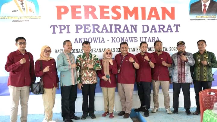 Foto Bersama usai peresmian TPI Perairan darat