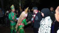 Penyambutan Pj Bupati Bombana di Desa Lengora Pantai