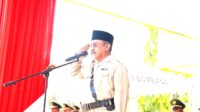 Pj. Bupati Bombana, H. Burhanuddin saat memimpin upacara