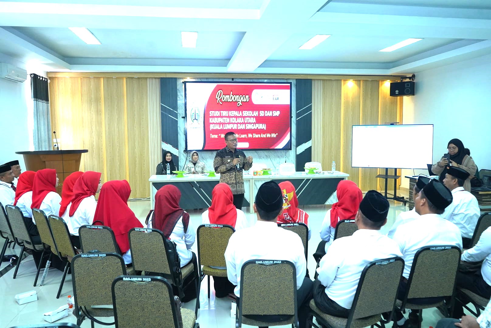 Penjabat Bupati Kolaka Utara, Dr. Sukanto Toding saat menyampaikan arahannya