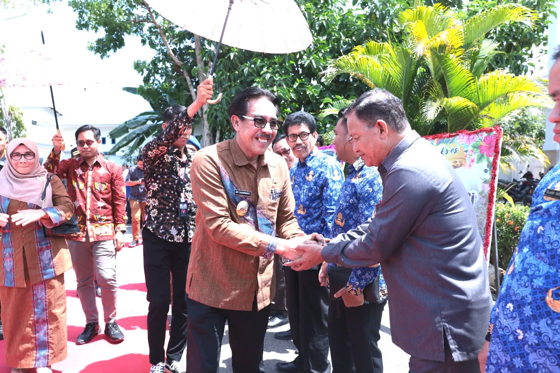 Pj. Bupati Bombana Edy Sudarmanto saat disambut di Rujab Bupati Bombana