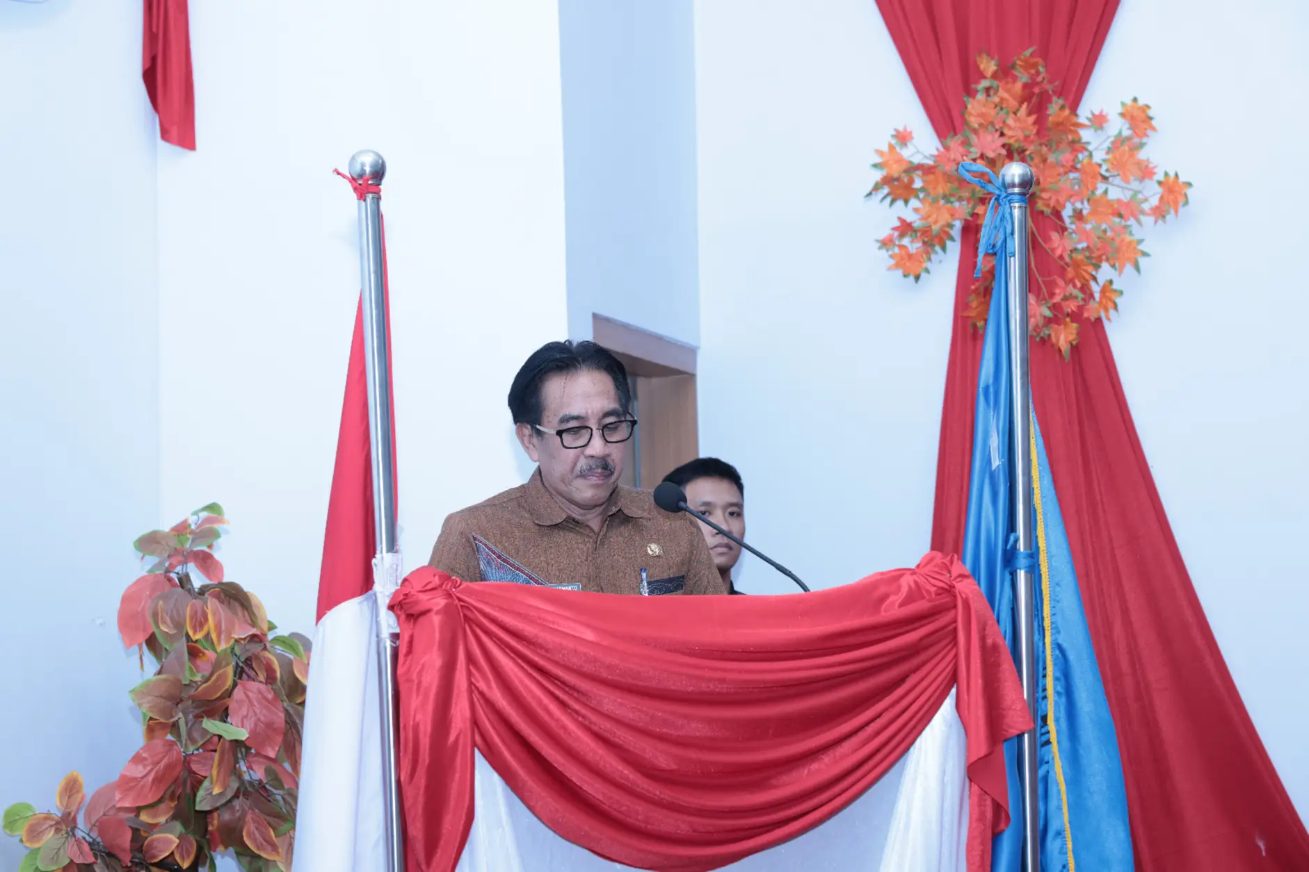 Pj. Bupati Bombana Edy Sudarmanto Saat membacakan Pandangan Akhir Bupati Bombana