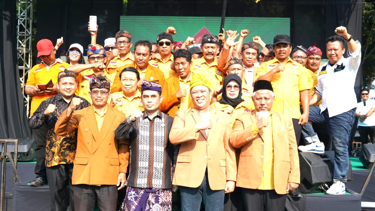 Foto Bersama pengurus yang telah dilantik