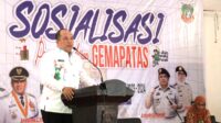 Bupati Konawe Utara, H. Ruksamin saat mensosialisasikan Aplikasi GEMAPATAS
