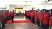 Sekretaris DPD PDIP Provinsi Sulawesi Tenggara, Hasrat, SH saat melantik pengurus PAC Kecamatan