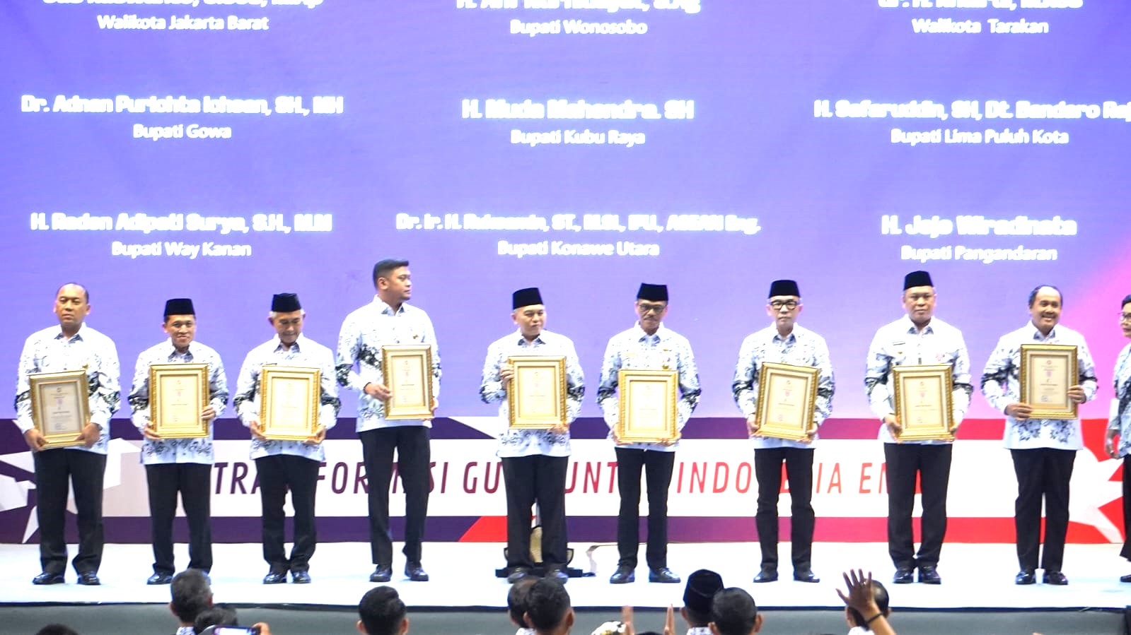 Para Tokoh Penerima Penghargaan Anugerah Dwija Praja Nugraha