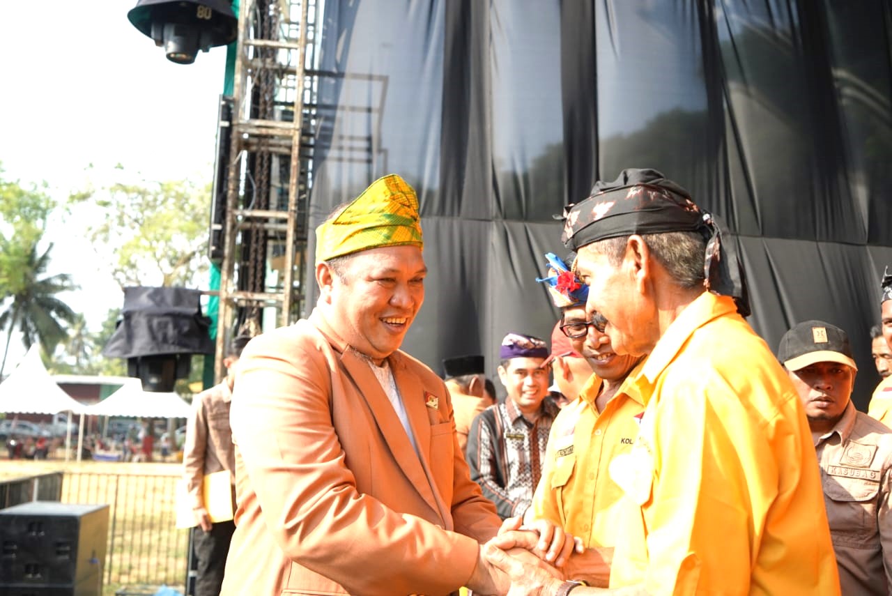 Bupati Konawe Utara. Dr. Ir. H. Ruksamin, ST., M.Si., IPU., ASEAN Eng (Kiri) saat di Kanupaten Kolaka Timur