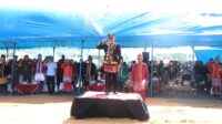 Pj Bupati Bombana, Edy Suharmanto saat menjadi pembina upacara