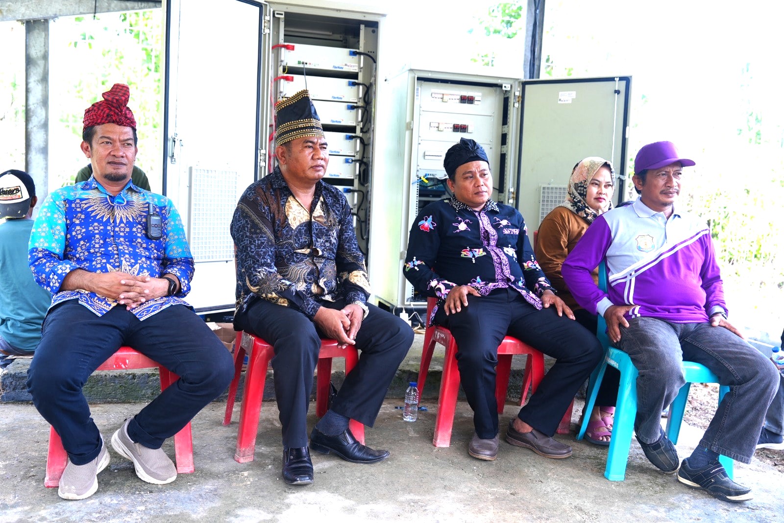 Kadis Kominfos Bombana, Sofian Baco, ST., M.P.W (Paling Kiri) Foto : Kominfo