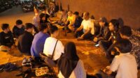 Bupati Ruksamin saat berdialog dengan Mahasiswa asal Konut di Jogyakarta