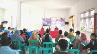 Sekda Bombana, Man Arfa (Tengah) saat membuka Kegiatan Konsultasi Publik 2