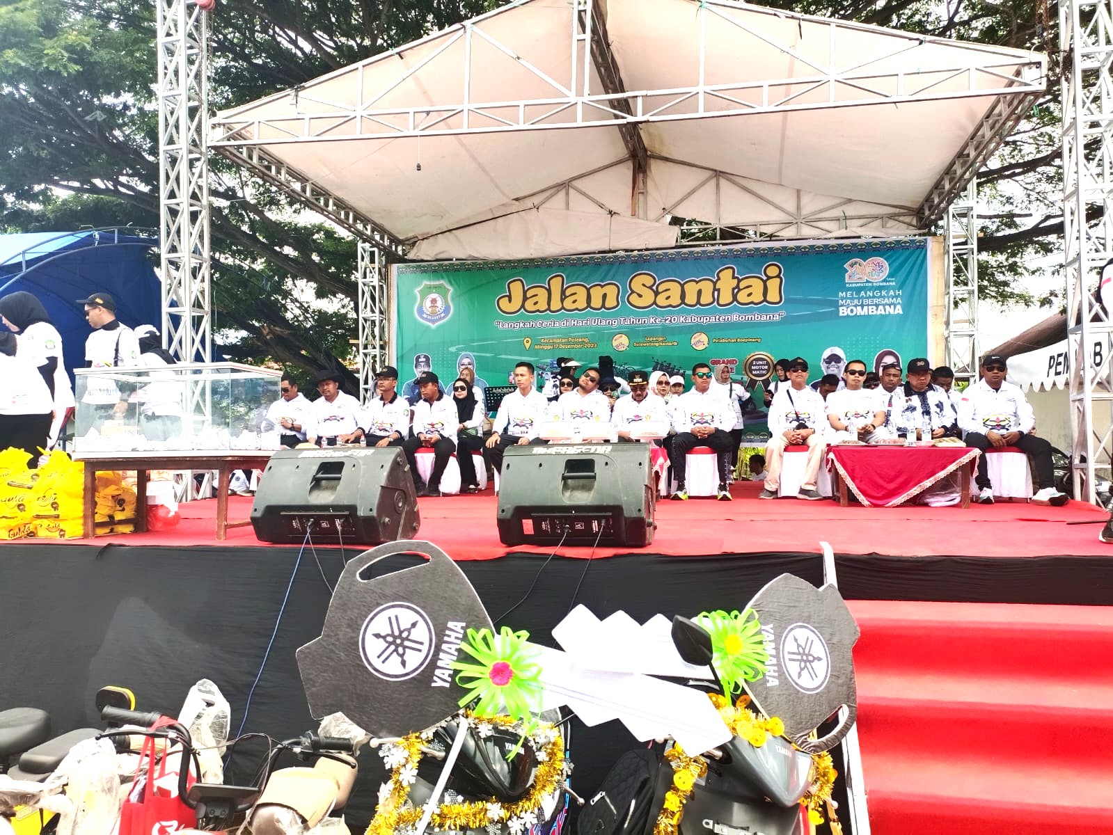 Panggung Hadiah Jalan Santai HUT Bombana