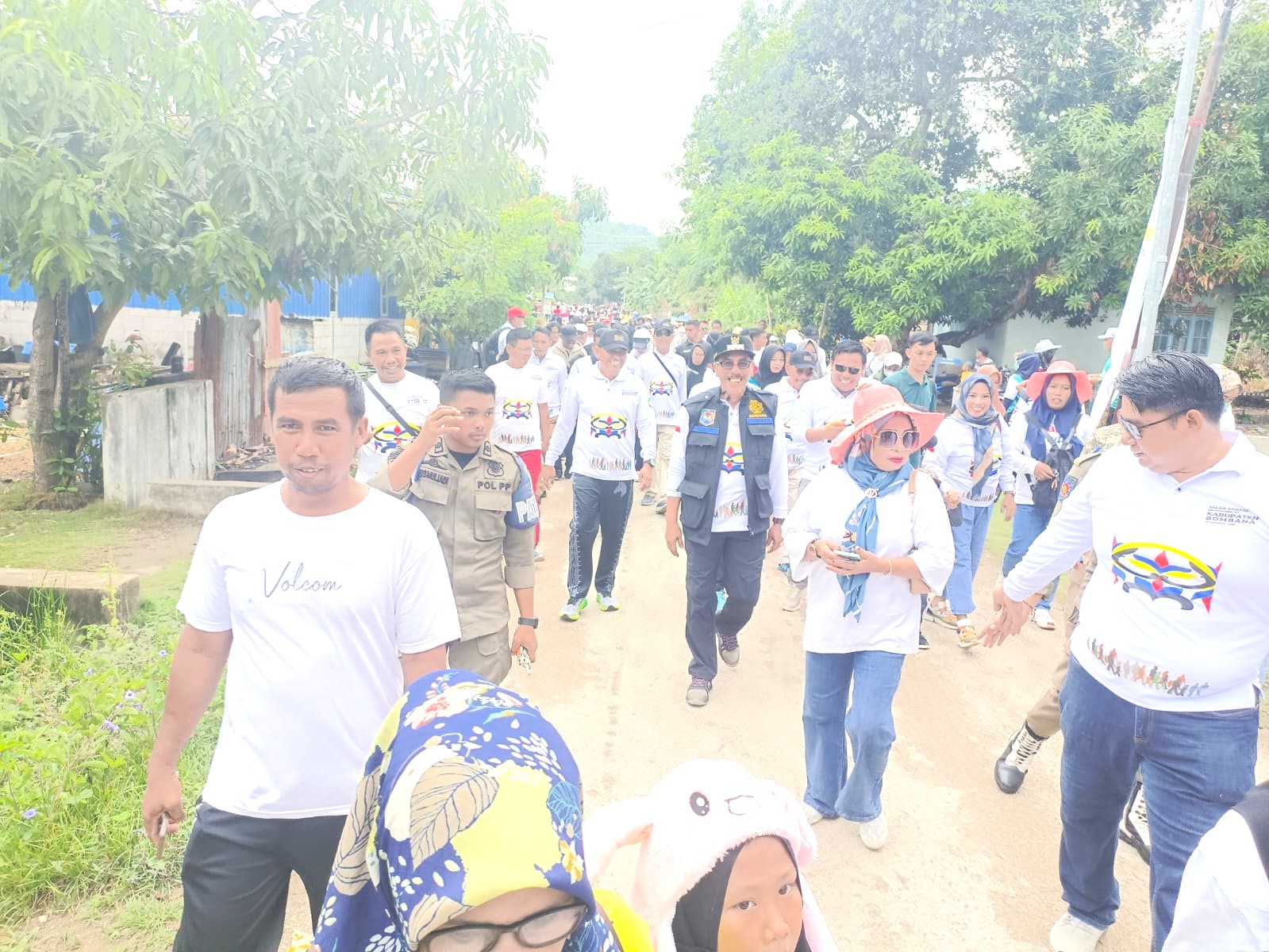 Ribuan peserta mengikuti jalan santai HUT Bombana