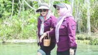 Kepala Dinas Pariwisata Kabupaten Bombana, Anisa Sri Prihatin, S.Sos., M.Si, (Kiri) saat Survei di Tahi Ite