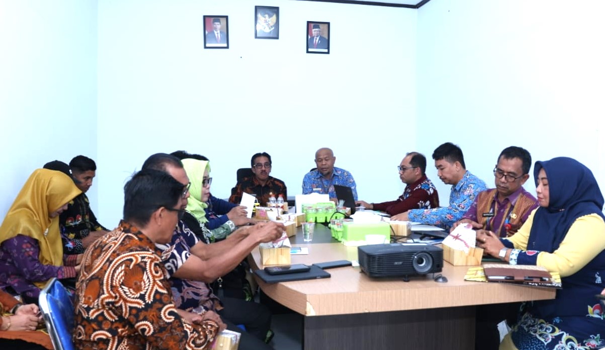 Pj. Bupati Bombana Drs. Edy Suharmanto, M.Si dan Rombongan saat diterima Kepala Ombudsman RI Perwakilan Sultra, Mastri Susilo, S.Pd.,M.P 