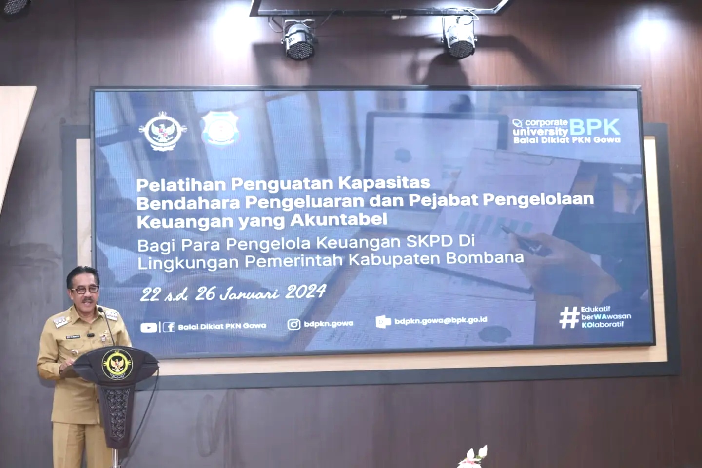 Pj. Bupati Bombana Drs. Edy Suharmanto, M.Si., saat membuka dengan resmi Diklat Penguatan Kapasitas Bagi Bendahara Pengeluaran dan Pejabat Penatusahaan Keuangan Satuan Kerja Perangkat Daerah