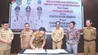 Kepala Dinas Pertanian Bombana Muhammad Siarah saat menandatangani MoU