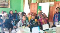 Mansur Sigia selaku narasumber saat menyampaikan materinya