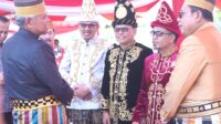 Pj. Bupati Kolut Dr. Ir Sukanto Todong, MSP, MA (Tengah Berbaju Adat Khas Kolut) pada kegiatan Peringatan Hari Perlawanan Rakyat Luwu (HPRL-78) dan Hari Jadi Luwu (HJL-756)