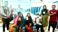 Foto bersama Para Lansia Ketika Melakukan Pembukaan Rekening di Bank Sultra Bombana