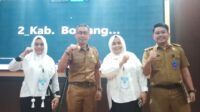 Kepala Dinas Pertanian Bombana, Muhammad Siarah (Kedua dari kiri).