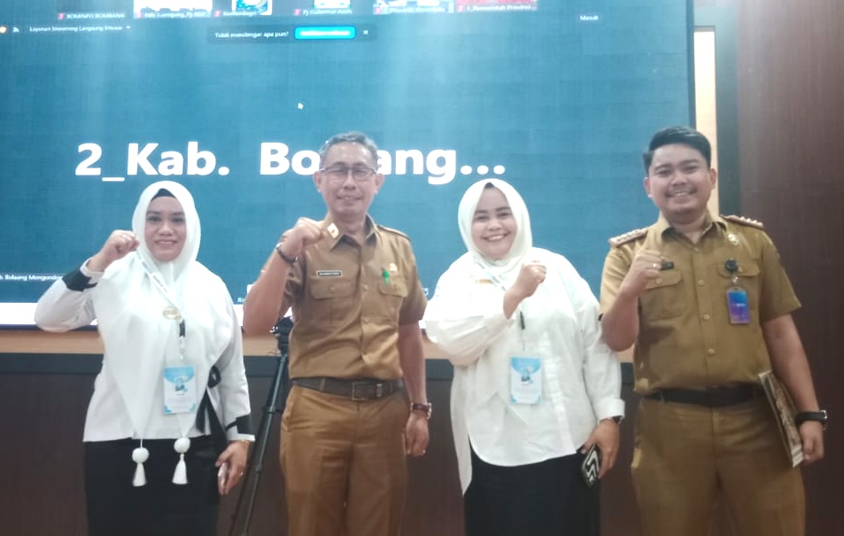 Kepala Dinas Pertanian Bombana, Muhammad Siarah (Kedua dari kiri).