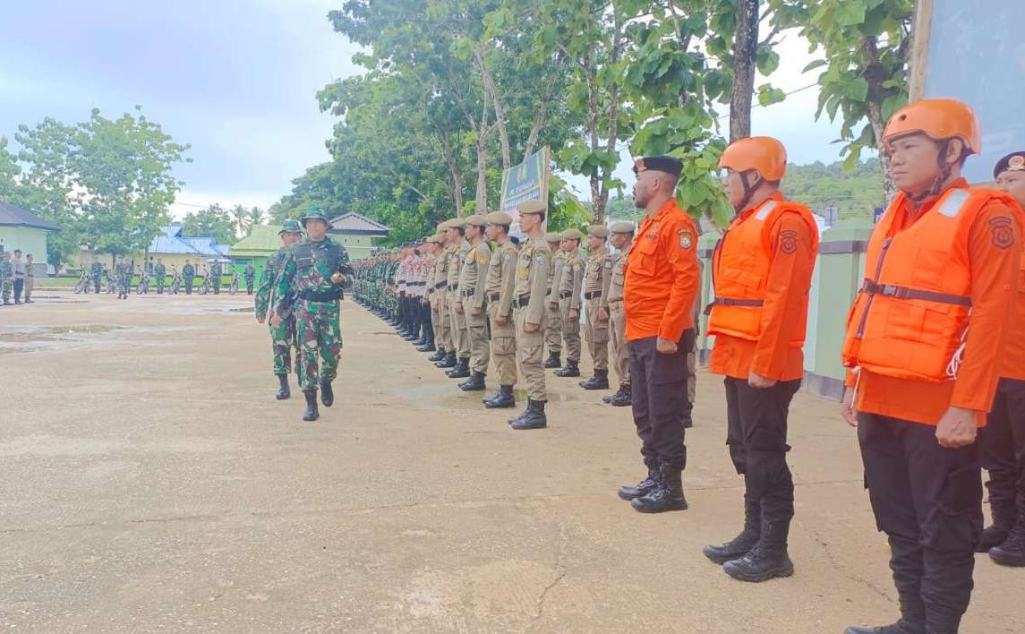 Dandim 1431/Bombana Letkol Inf Andi Irfandi, S.I.P Lakukan Pemeriksaan Pasukan Pada Apel Gelar Kesiapsiagaan