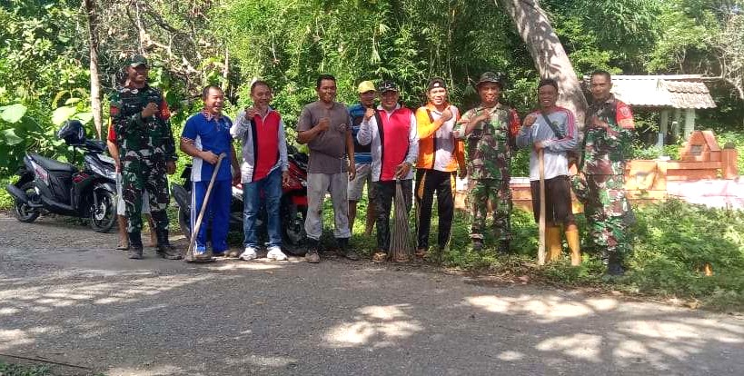 Personel Koramil 1431-01/rumbia Kerja Bakti bersama Masyarakat Kel. Kasipute