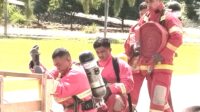Personil DAMKAR Kolaka Utara saat melakukan latihan