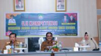 Pj. Bupati Bombana Drs. Edy Suharmanto, M.Si. (Tengah) saat membuka kegiatan
