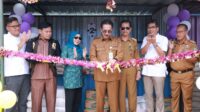 Pj. Bupati Bombana, Drs. Edy Suharmanto, M.Si launcing kios pengendalian inflasi