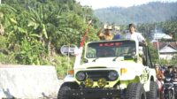 Piala Adipura saat diarak keliling Kota Lasusua