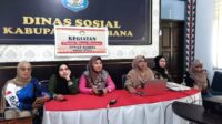 DWP Dinsos Bombana saat mengikuti Webinar